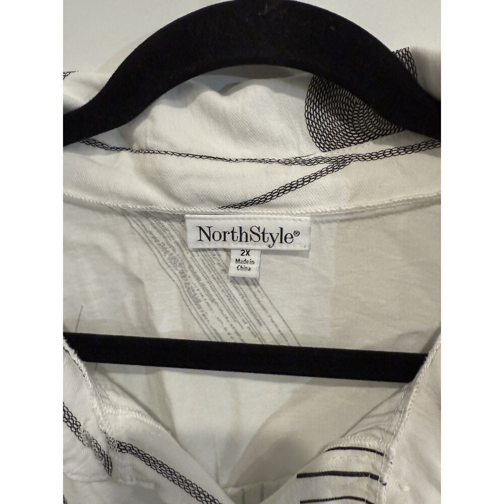 Northstyle Blouse Womens Sz 2X Black White Abstract Button Up Roll Tab Sleeve - Picture 6 of 9